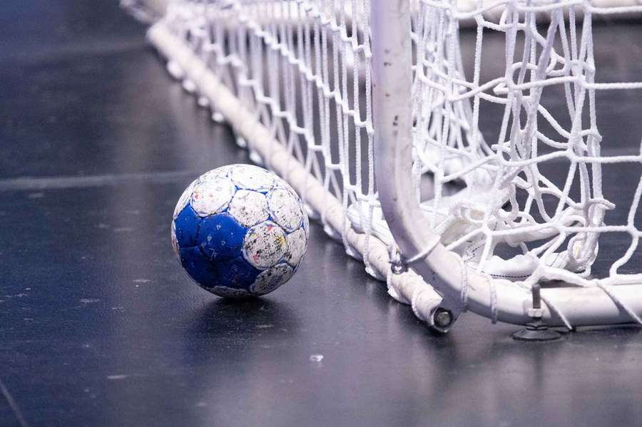 Unacceptable communication leads Danish top league handball club to sack coach