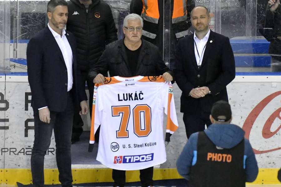 Vincent Lukáč nedávno oslávil životné jubileum. Vincent Lukáč nedávno oslávil životné jubileum.