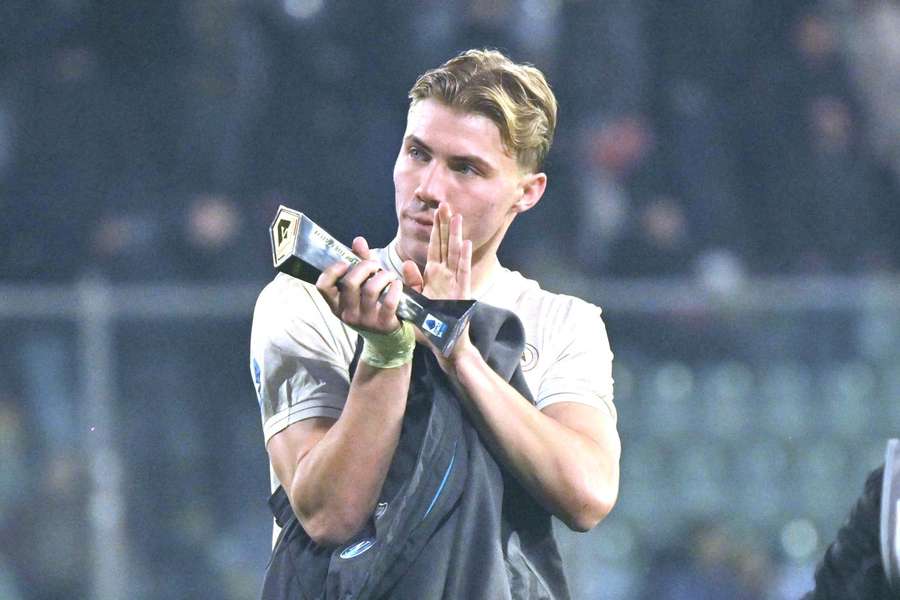 Napoli director Manna opens up on Hojlund's future: He considers himself a Napoli player! Napoli director Manna opens up on Hojlund's future: He considers himself a Napoli player!