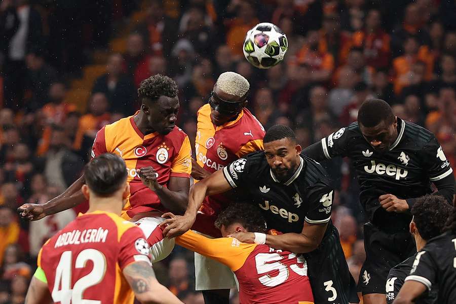 Galatasaray and Juventus players compete for a header