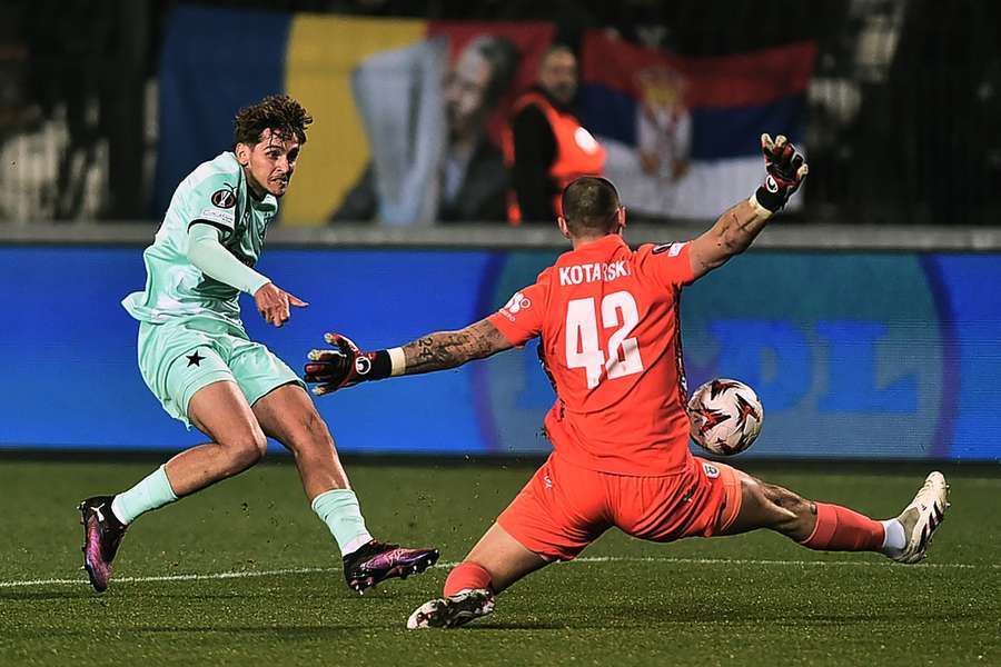 Slavia Prague's Czech forward Mojmir Chytil attempts a shot against Dominik Kotarski