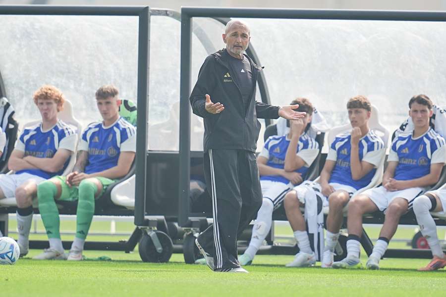Spalletti durante l'amichevole con la Cremonese