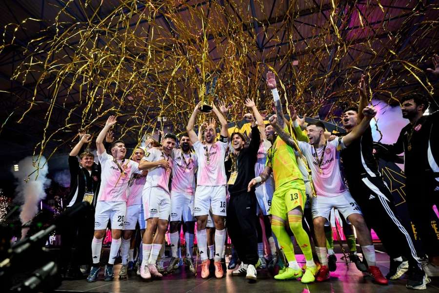 El Porcinos FC celebra su título El Porcinos FC celebra su título