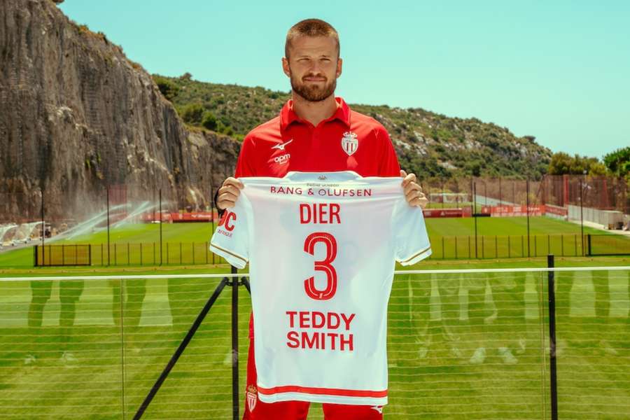 Dier com a nova camisa do Mônaco Dier com a nova camisa do Mônaco
