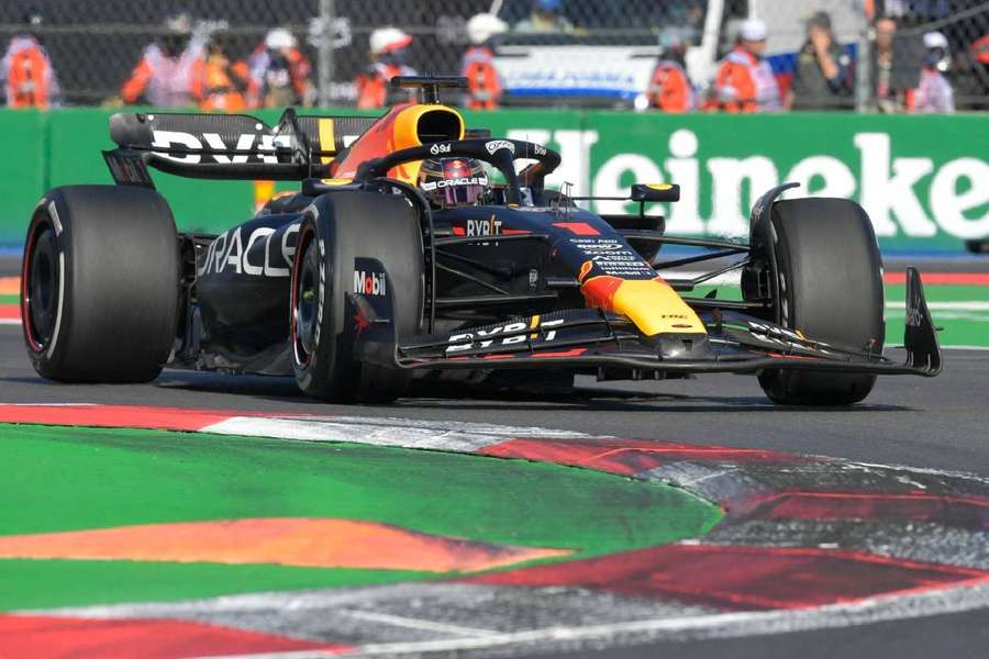 F1: Verstappen lidera primeiro treino do GP do México