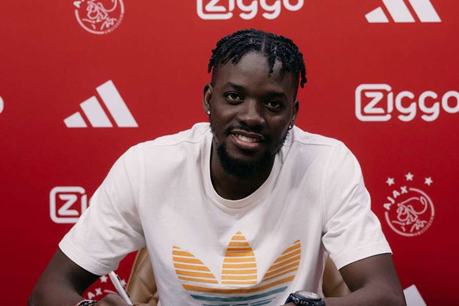 Bertrand Traoré assina pelo Ajax