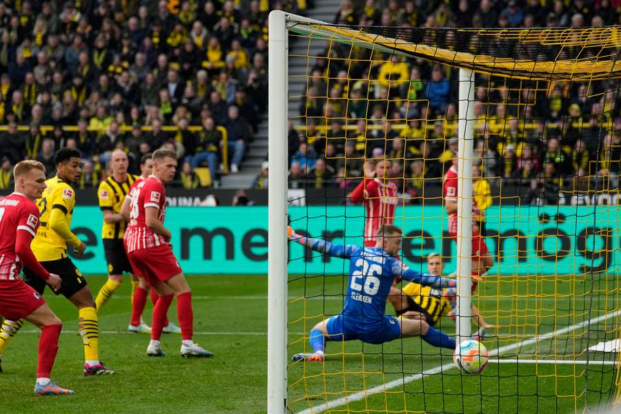 Schlotterbeck strelil prvý gól Dortmundu.