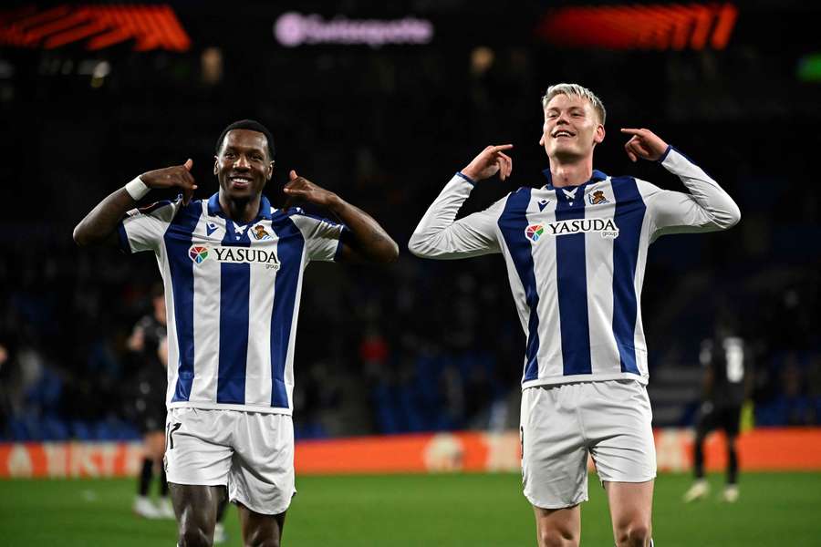 Real Sociedad's Icelandic forward Orri Oskarsson (R) celebrates with Real Sociedad's Sheraldo Becker