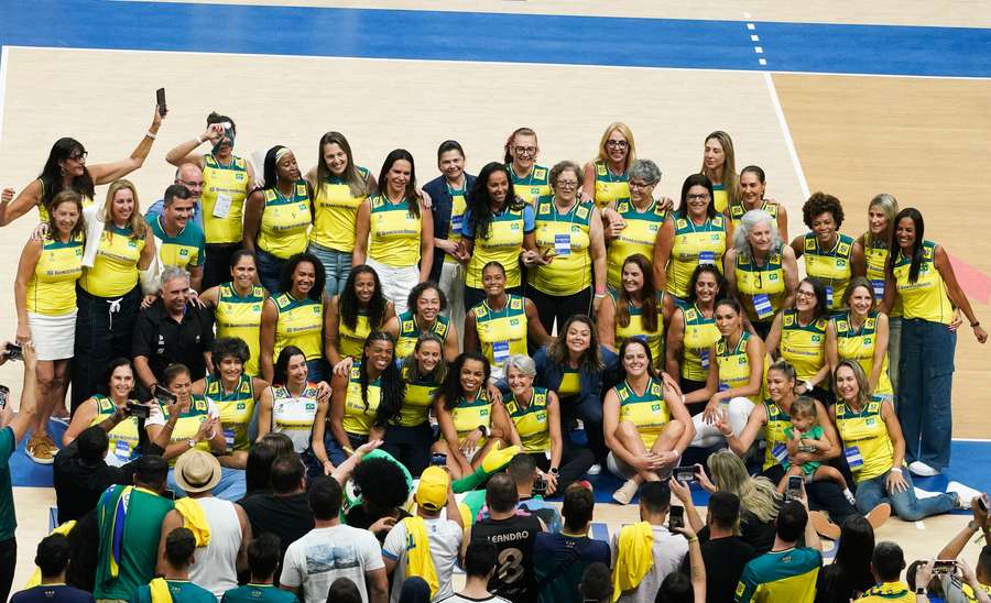 Jogo marcou homenagem da CBV para representantes olímpicas