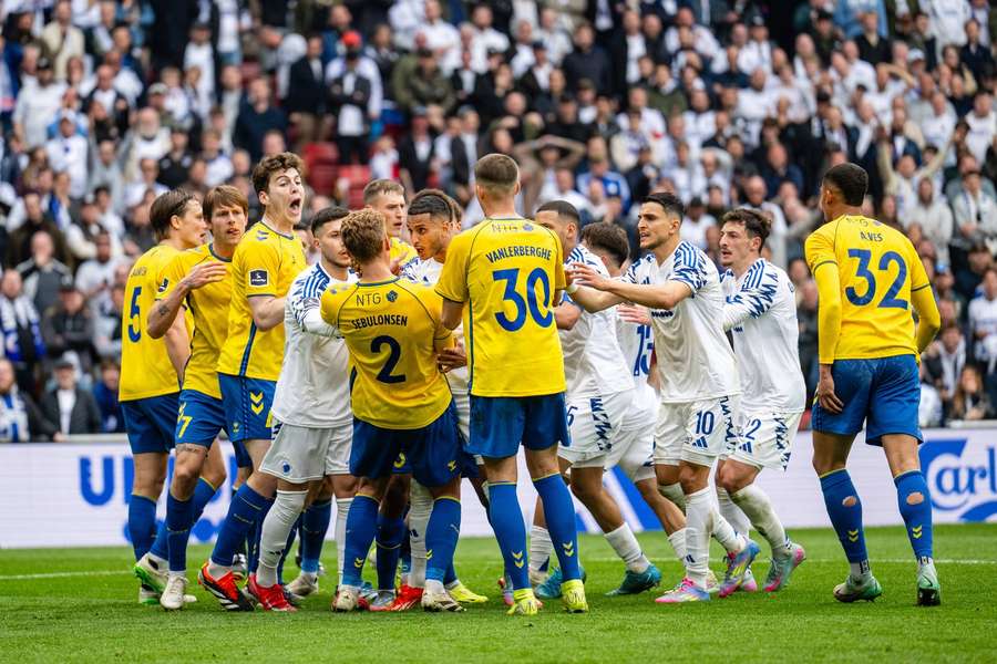 The "New Firm" derby ended in a massive brawl