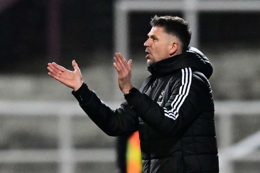 Holoubek je ze situace Dukly ve stresu, ale věří v lepší jaro. Holoubek je ze situace Dukly ve stresu, ale věří v lepší jaro.