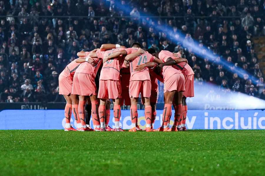 Equipa do FC Porto entrou sozinha em campo, depois dos árbitros e antes do Famalicão