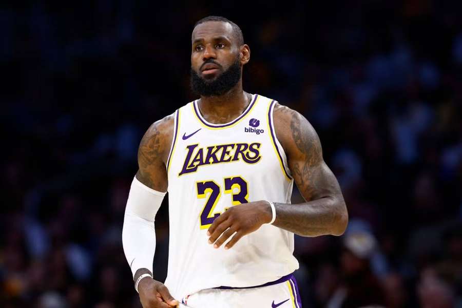 LeBron James by měl podepsat dvouletou smlouvu s Lakers.