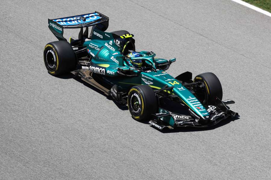 Alonso roda em Barcelona