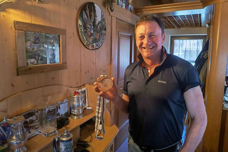 Giuseppe Pulié s medailí z olympiády. Giuseppe Pulié s medailí z olympiády.