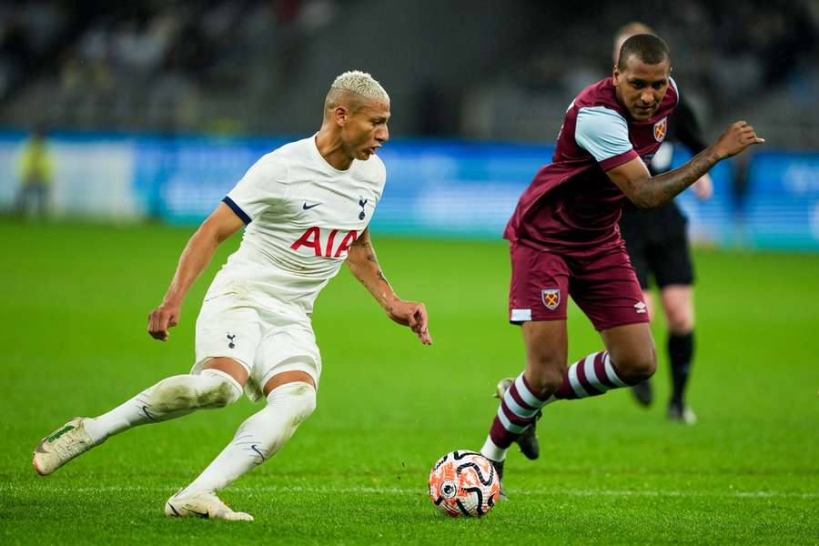 A bola Nike Flight já foi utilizada em particulares dos clubes ingleses