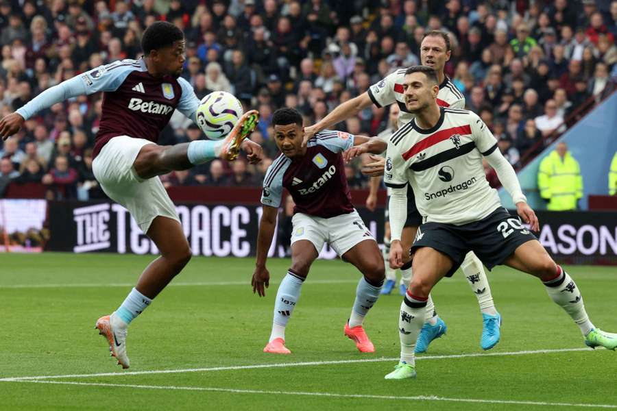 Aston Villa remizovala s Manchesterem United 0:0.