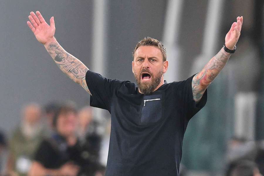 De Rossi został wybrany nowym trenerem Genoi. De Rossi został wybrany nowym trenerem Genoi.