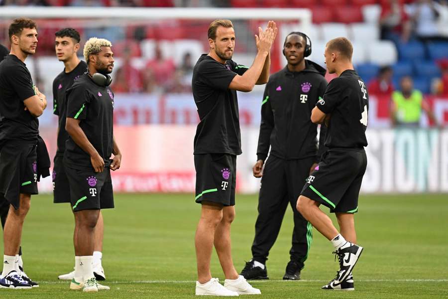 Harry Kane begroet voor het eerst de fans van Bayern