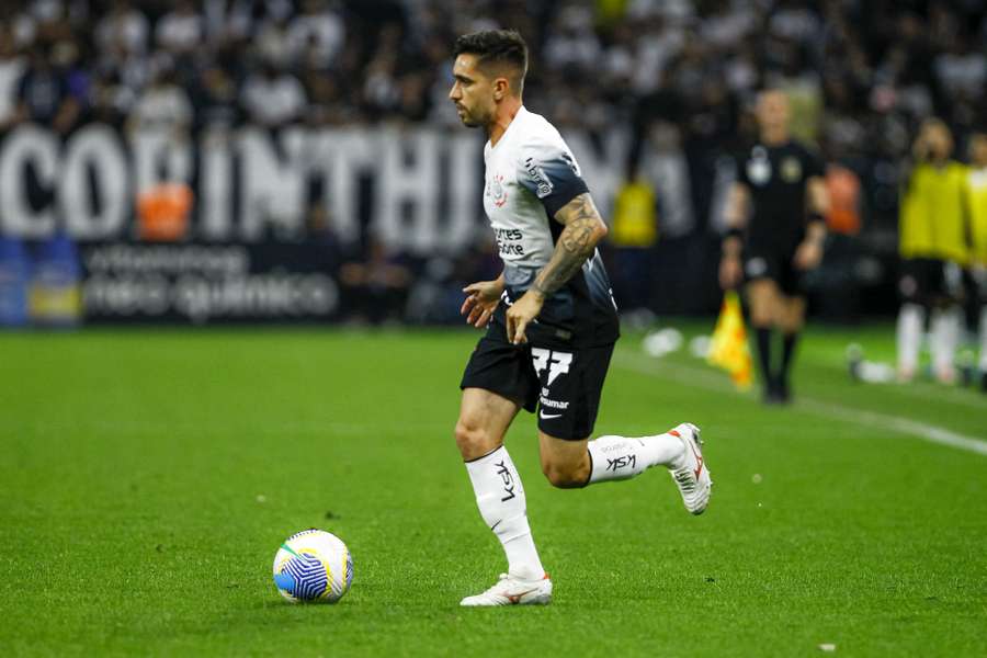 Coronado em ação com a camisa do Corinthians nesta temporada