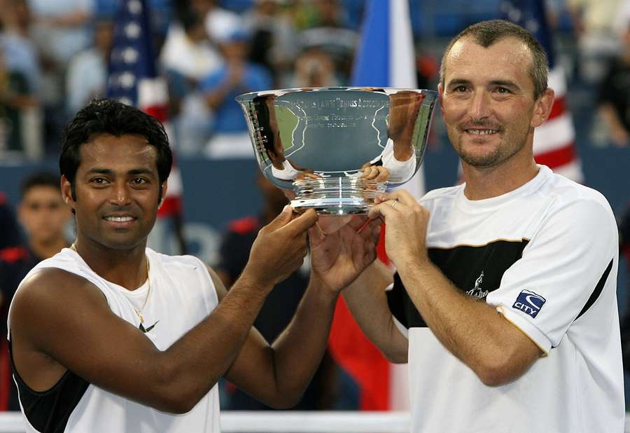 Leander Paes a Martin Damm s trofejí u US Open 2006 Leander Paes a Martin Damm s trofejí u US Open 2006