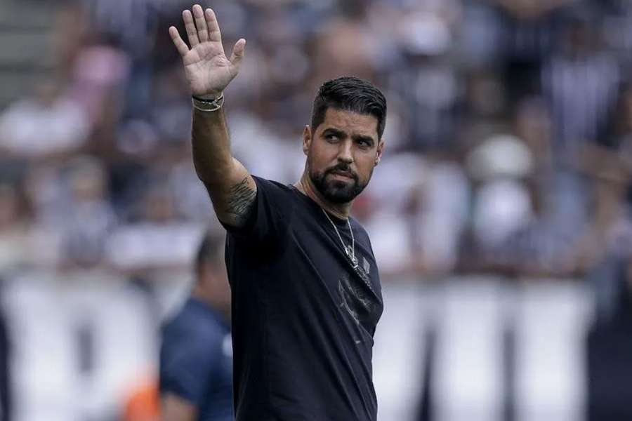 António Oliveira deixou o comando técnico do Corinthians em julho