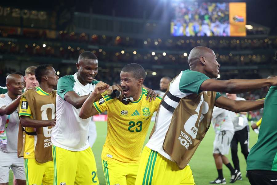 South Africa beat South Korea to reach the World Cup round of 32 for the first time 