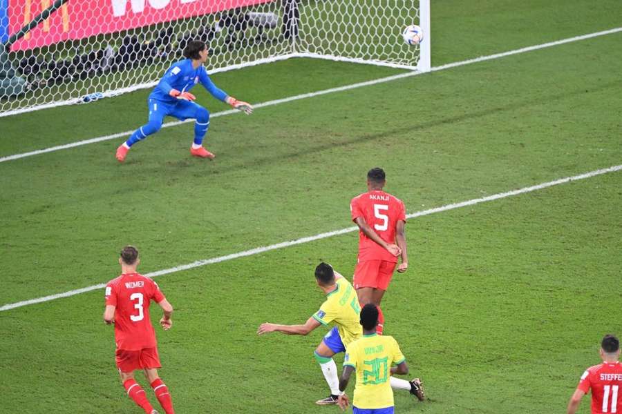 Casemiro comemora vaga nas oitavas: "primeiro objetivo era classificar"