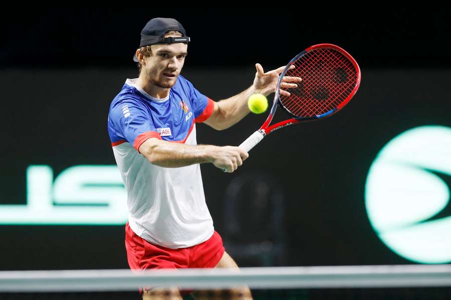 Tomáš Macháč na tréninku v dějišti finále Davisova poháru.