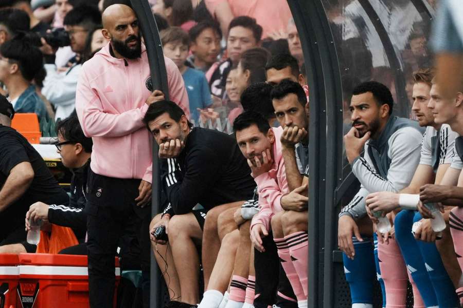 Yassine Cheuko on the touchline, alongside Lionel Messi