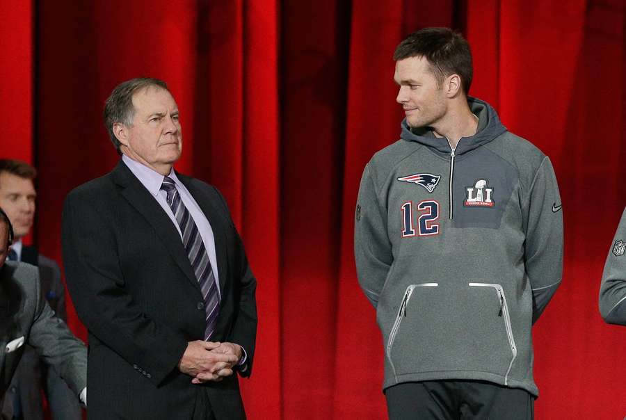 Bill Belichick e Tom Brady antes do Super Bowl da temporada de 2016