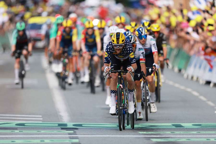 Szwajcar Schmid wygrał 13. etap Tour de France. Słoweniec Pogacar wciąż liderem Szwajcar Schmid wygrał 13. etap Tour de France. Słoweniec Pogacar wciąż liderem