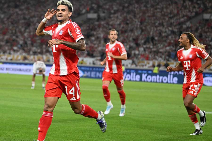 Luis Díaz slaví gól ze 77. minuty.
