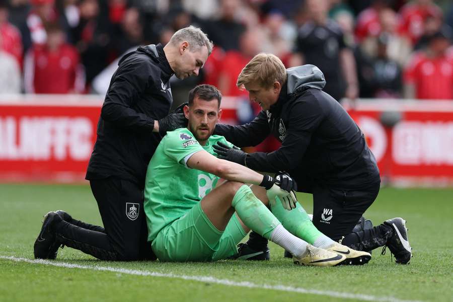 Dubravka: Burnley players owe fans something before season end Dubravka: Burnley players owe fans something before season end