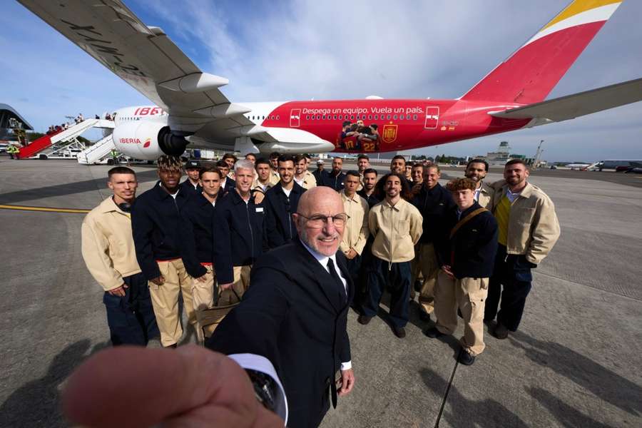 El selfie de Luis de la Fuente con la selección antes de volar hacia Estados Unidos