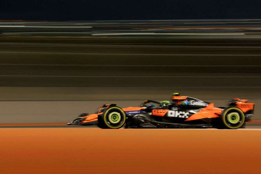 Lando Norris, da McLaren, em ação durante a corrida sprint no Qatar