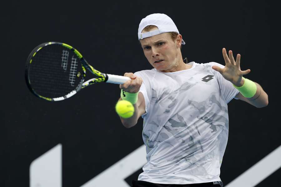 Jesper de Jong maakt zijn debuut op de Australian Open en treft nu Jannik Sinner