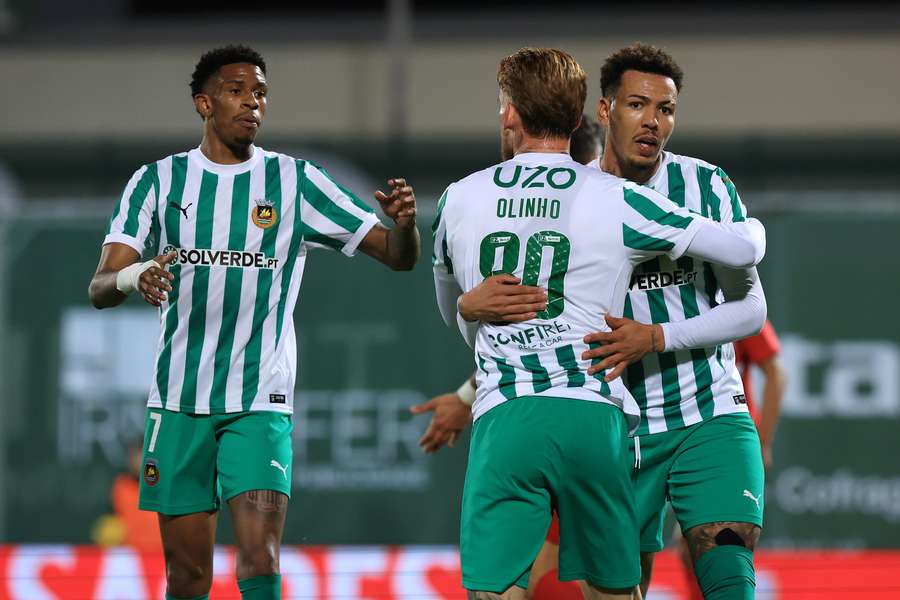 Clayton bisou e garantiu triunfo suado do Rio Ave