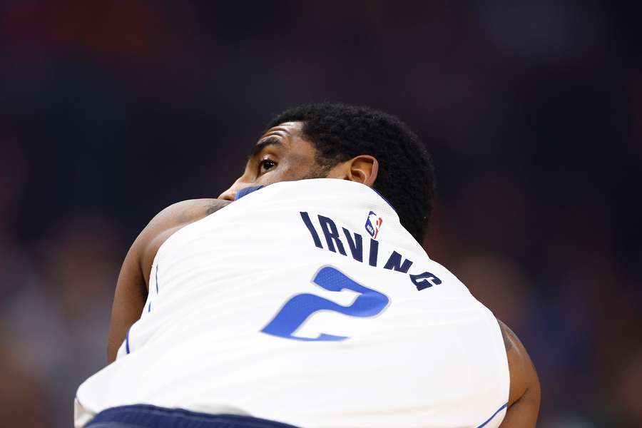 Irving con la maglia dei Mavericks