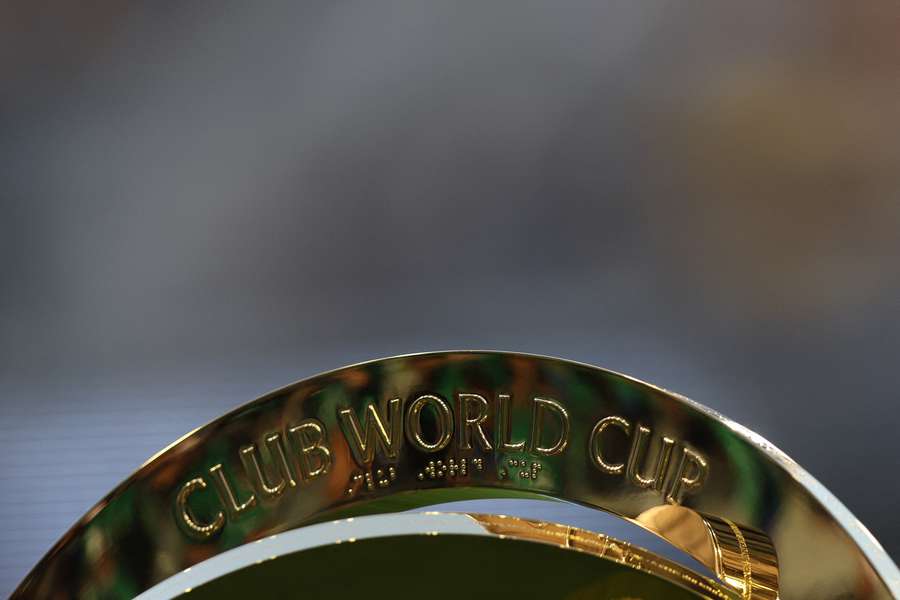 Detalle del Trofeo de la Copa Mundial de Clubes de la FIFA