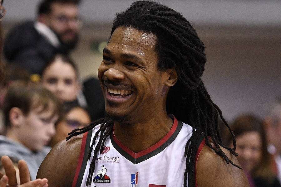 El Real Madrid envía ánimos a su exjugador Mickael Gelabale, que se recupera de un ictus