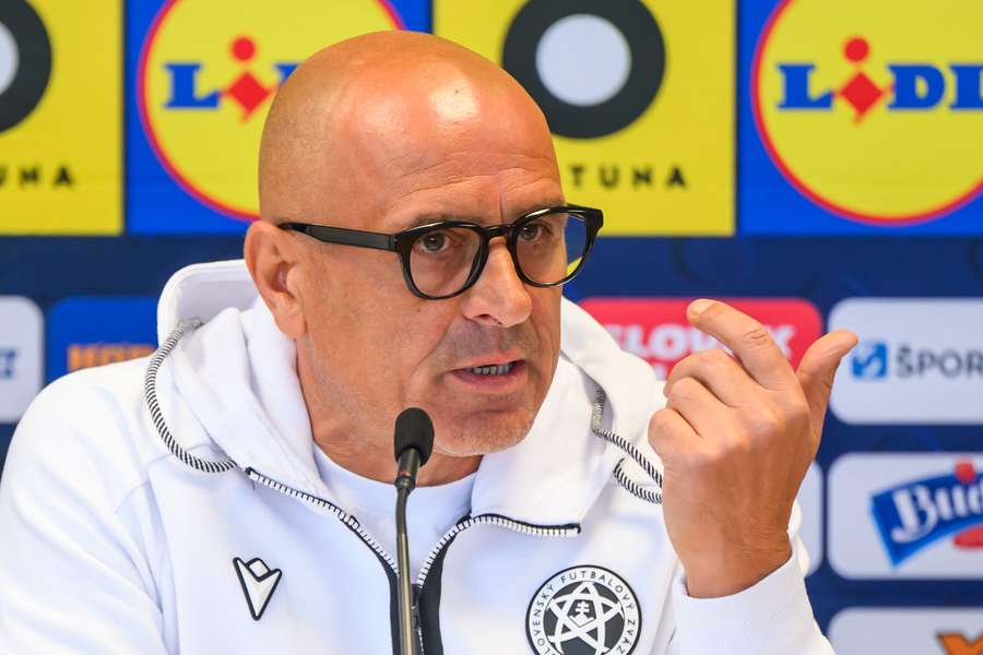 Francesco Calzona príliš veľa zmien v nominácii neurobil.