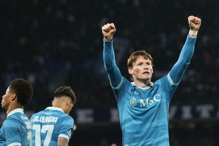 Gol i asysty Lukaku przy dublecie McTominaya. Napoli dotrzymuje kroku Interowi