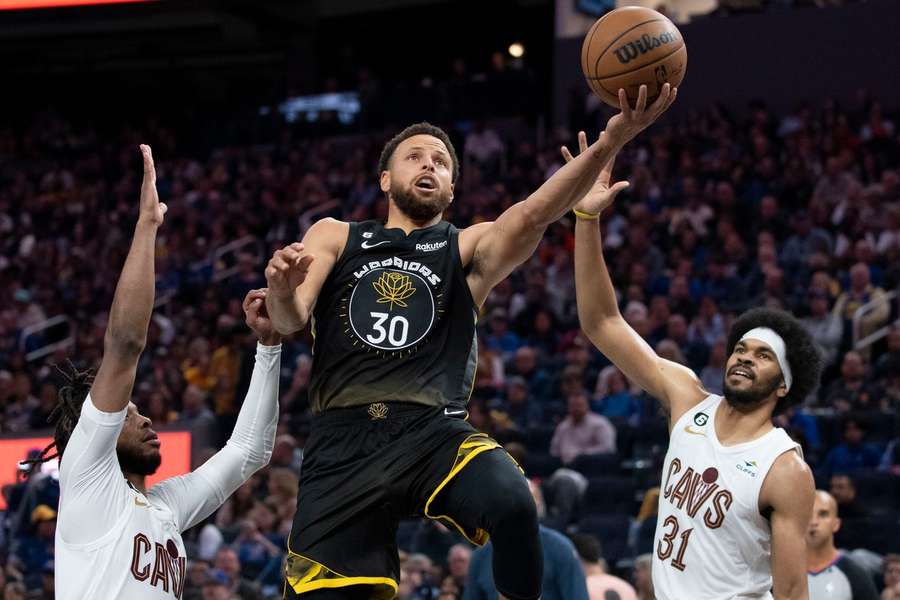 Stephen Curry dovedl Golden State k páté výhře sezony.