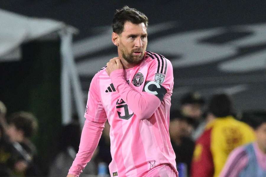 Messi não gostou das marcações da arbitragem Messi não gostou das marcações da arbitragem