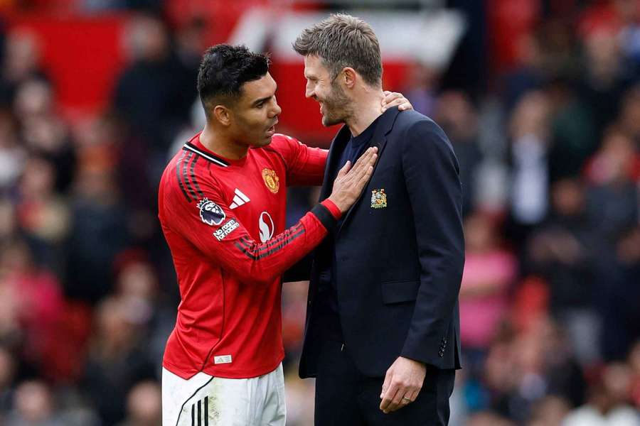 Casemiro conversa com Carrick