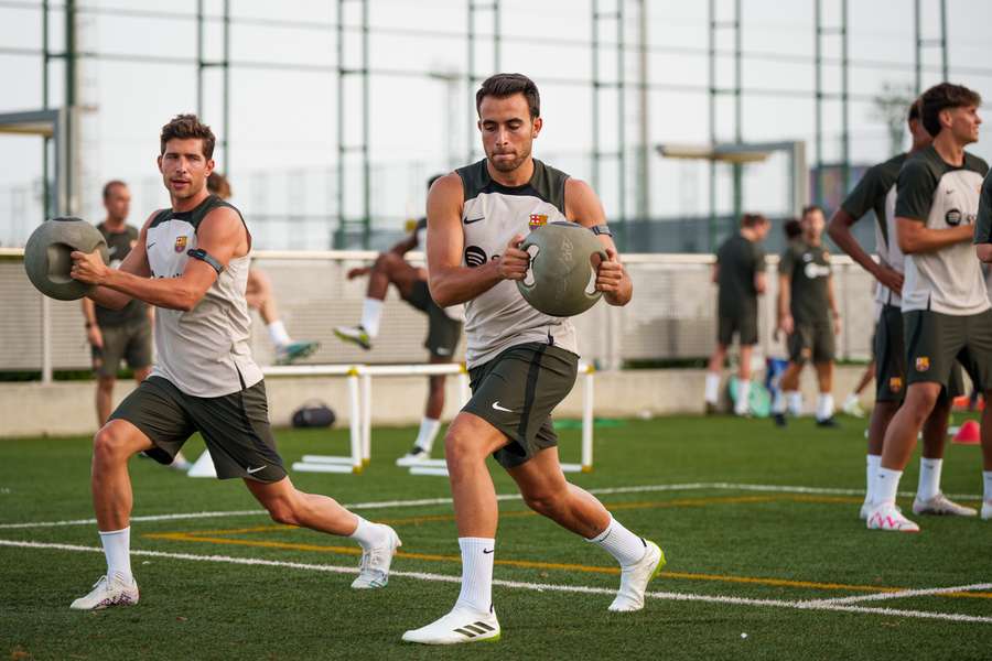Eric García, entrenando junto a Sergi Roberto