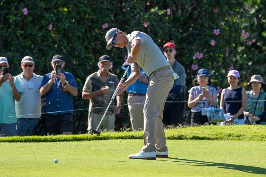 Adam Scott putts on the eighth hole during the first round of the Sony Open