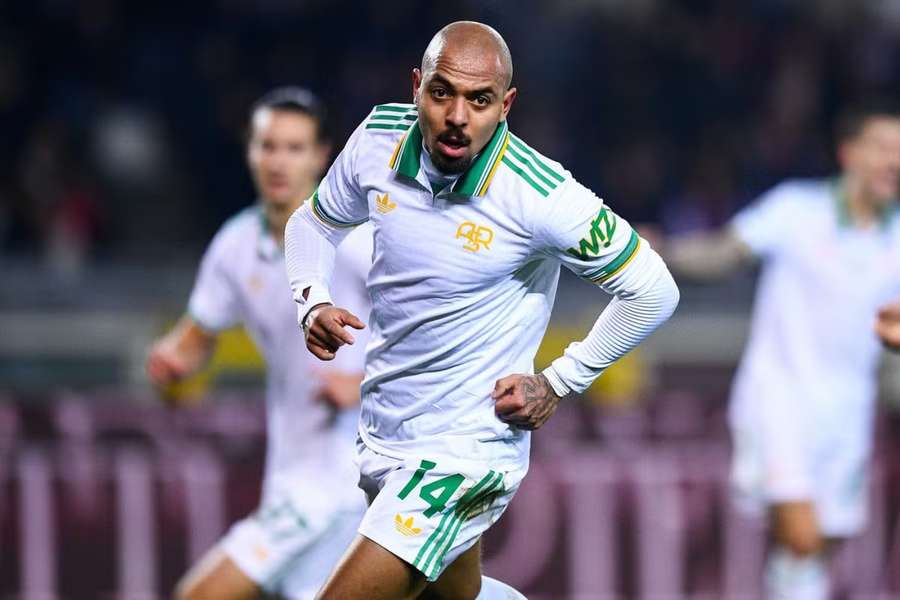 Malen oslavuje premiérový zásah v drese Ríma.