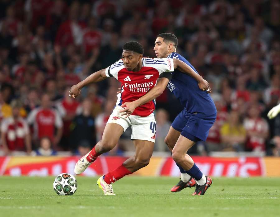 Myles Lewis-Skelly and Achraf Hakimi Battle for Ball During the semifinal match Arsenal in Paris Saint-Germain League Saint-Germain